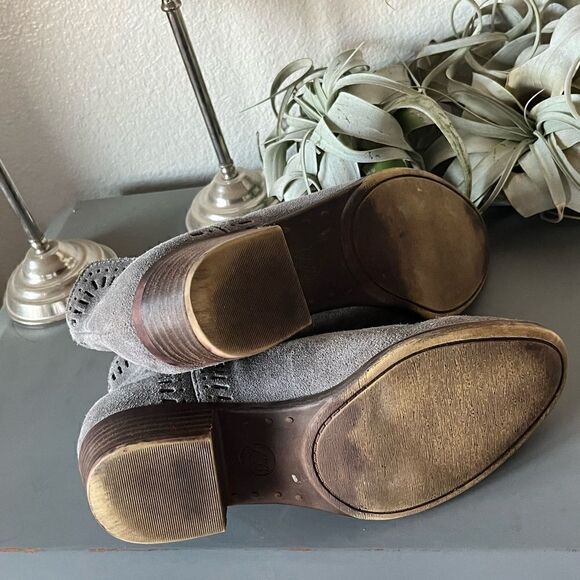 ☘️HP☘️ EUC Lucky Brand Bustina Ankle Booties - Picture 10 of 11